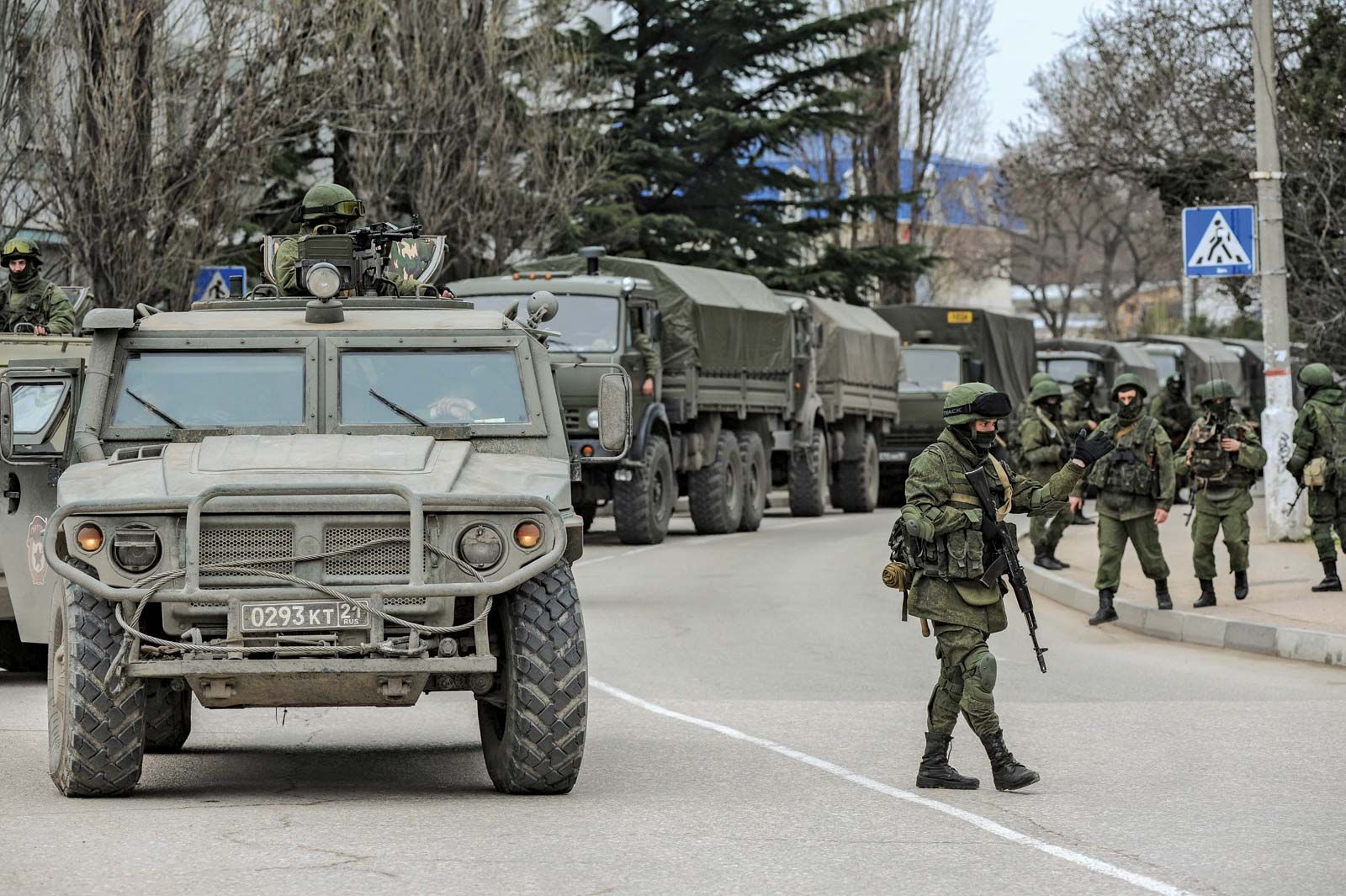 Russian Military Presence in Crimea: Tensions on the Streets